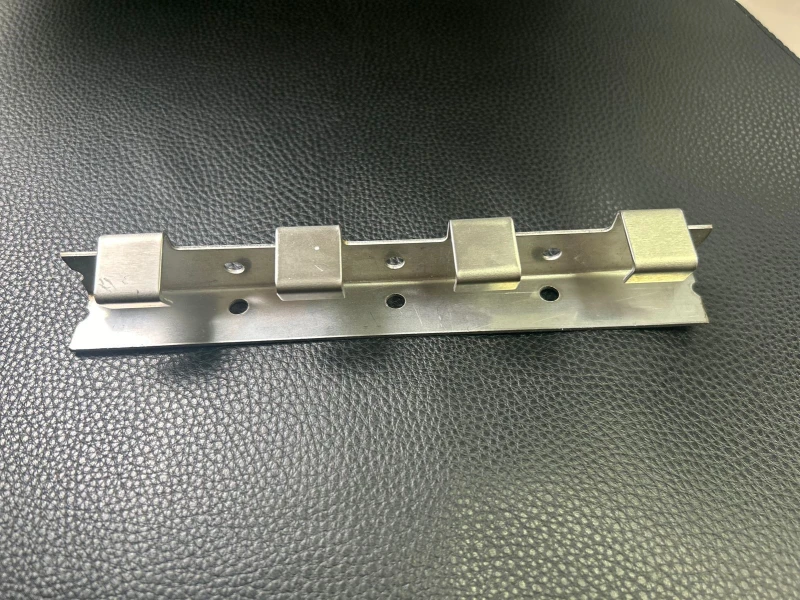 Fábrica de trilhos para cortinas