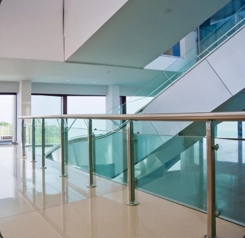 Guarda corpo de vidro e aço inox