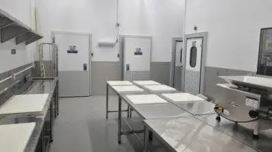 Revestimentos em aço inox e alumínio